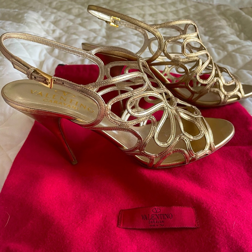 Valentino Gold Heels 💫⭐️